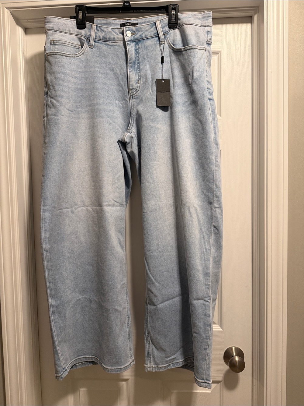 Light Wash Wide-Leg Women's Jeans by Unknown Brand